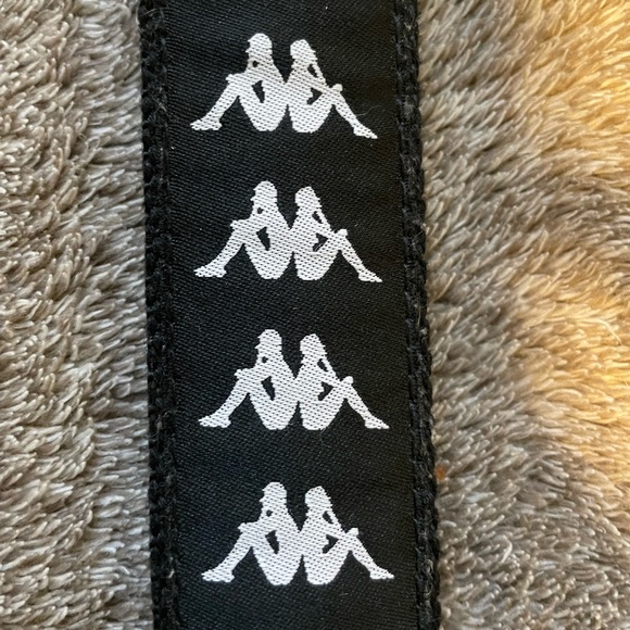 Kappa Elegance: Elevate Your Look with the Iconic Logo on this Stylish Belt! - Picture 3 of 3